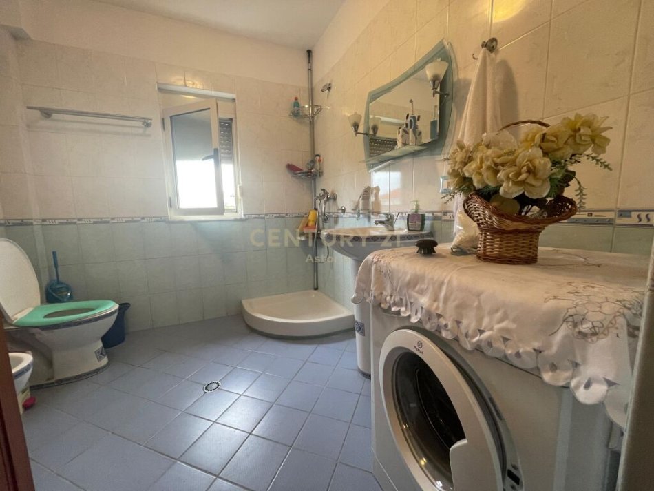 Tirane, jepet me qera apartament 1+1, Kati 4, 51 m² 300 € (Rrethrotullimi Shkozes)