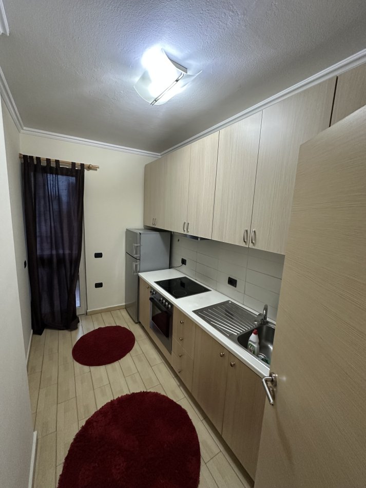 Tirane, jepet me qera apartament 1+1+Aneks+Ballkon Kati 8, 80 m² 550 € (Rruga kavajes)