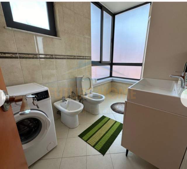 Tirane, jepet me qera apartament 1+1 Kati 5, 80 m² 600 Euro (Pean Air Albania)