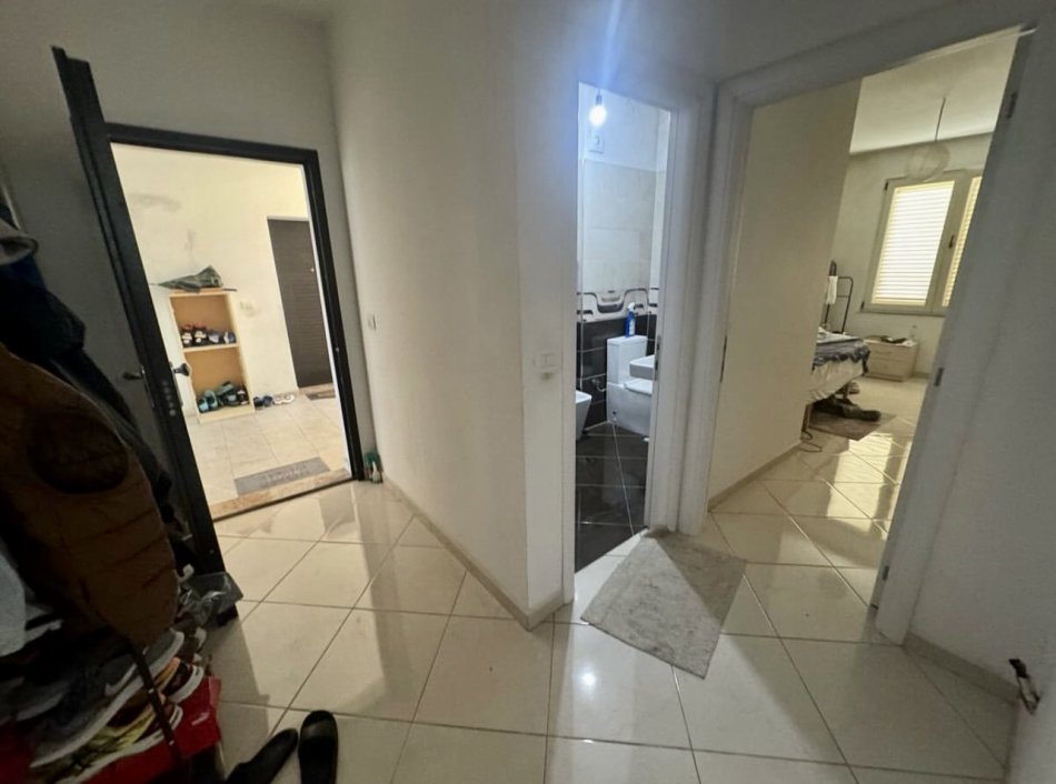 Tirane, shitet apartament 1+1+Ballkon Kati 3, 84 m² 110.000 € (Konferenca e Pezes)