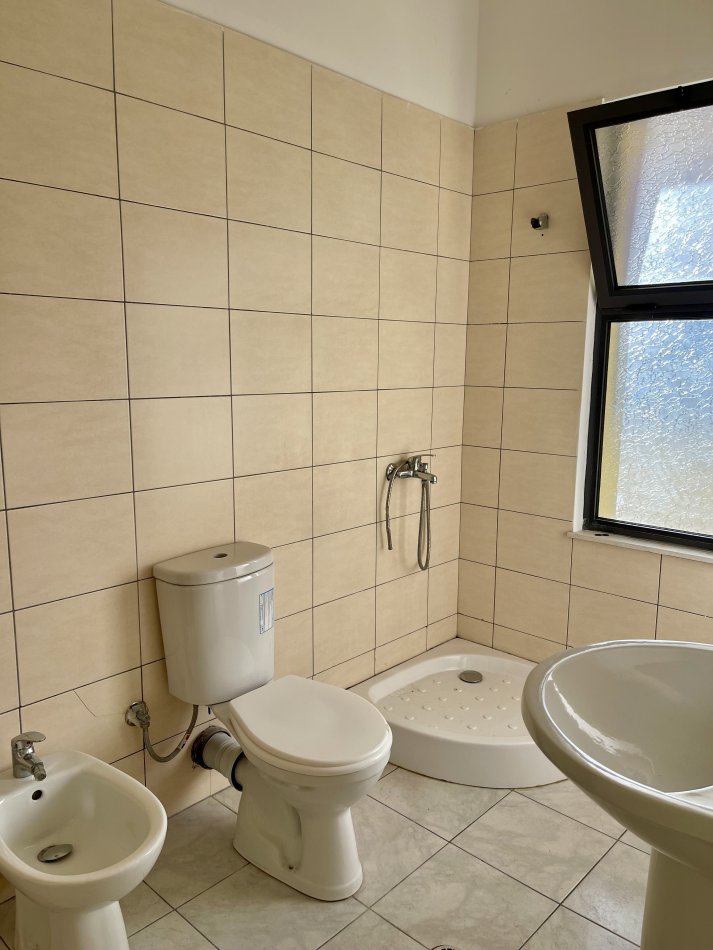 Tirane, shitet apartament 2+1+Aneks+Ballkon Kati 2, 141 m² 140.000 € (astir)