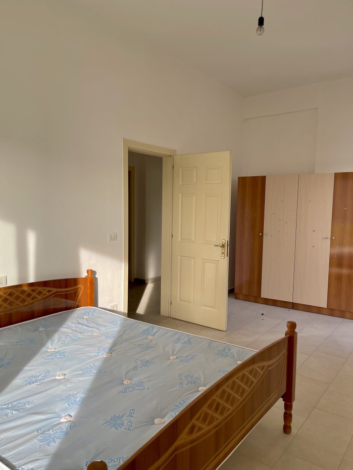Tirane, shitet apartament 2+1 Kati 2,