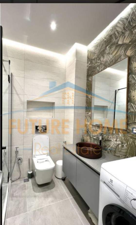 Tirane, jepet me qera apartament 1+1 Kati 7, 65 m² 600 Euro (Pran Xhamis se Tabakeve)