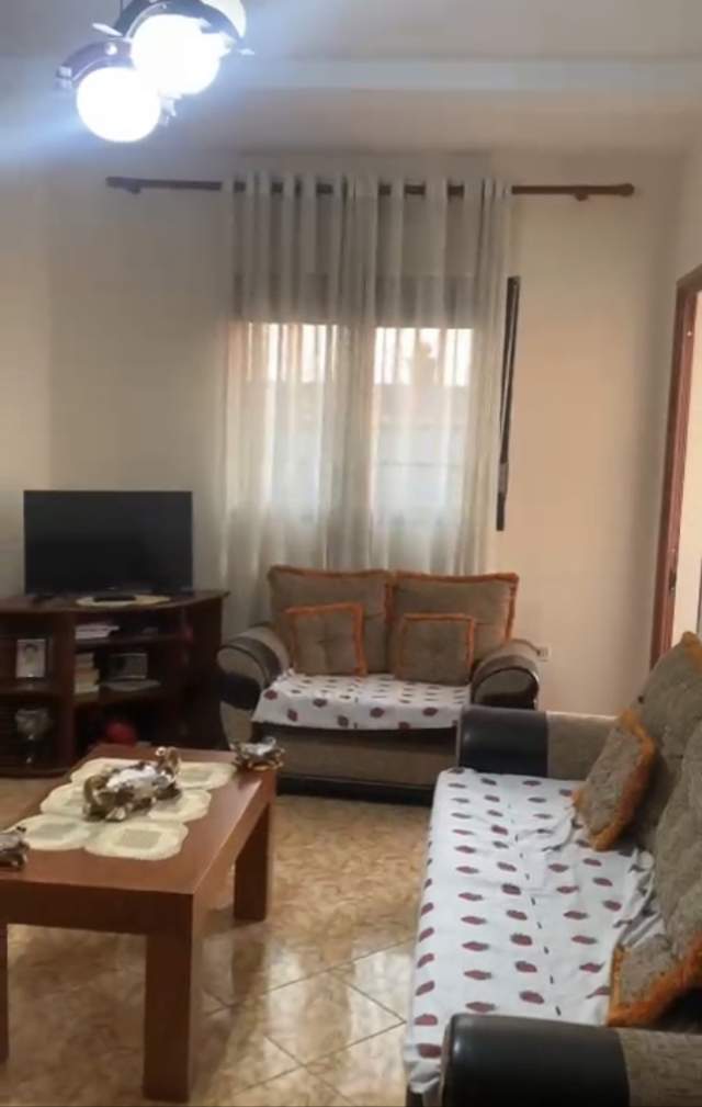 Tirane, jepet me qera apartament 1+1 Kati 3, 65 m² 30.000 Leke (Vilat Gjermane)