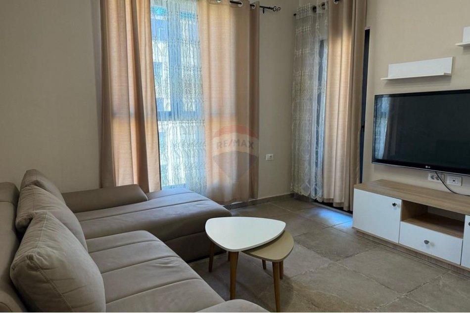 Tirane, jepet me qera apartament 1+1 , 60 m² 400 € (Tirana entry)