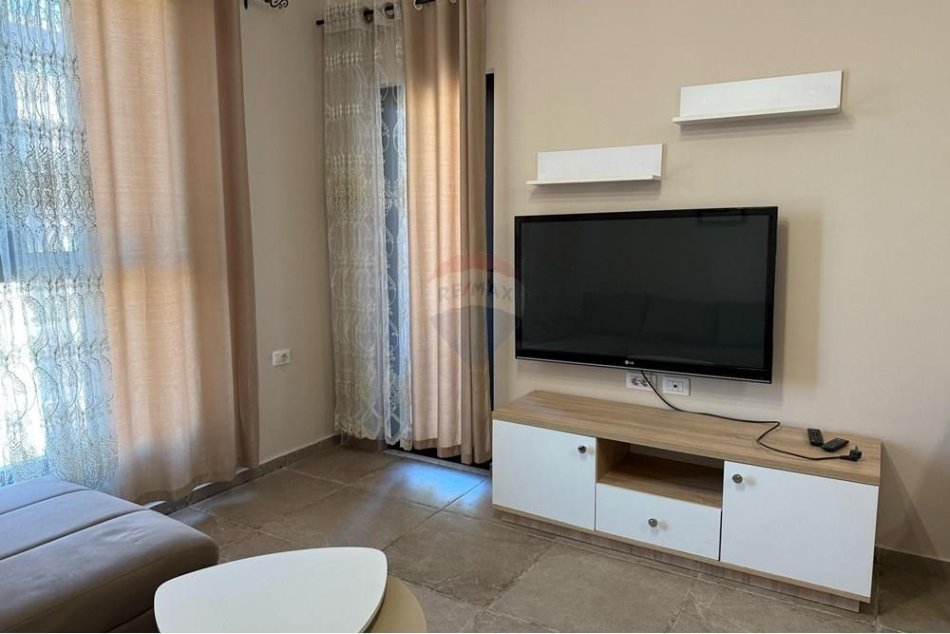 Tirane, jepet me qera apartament 1+1 , 60 m² 400 € (Tirana entry)