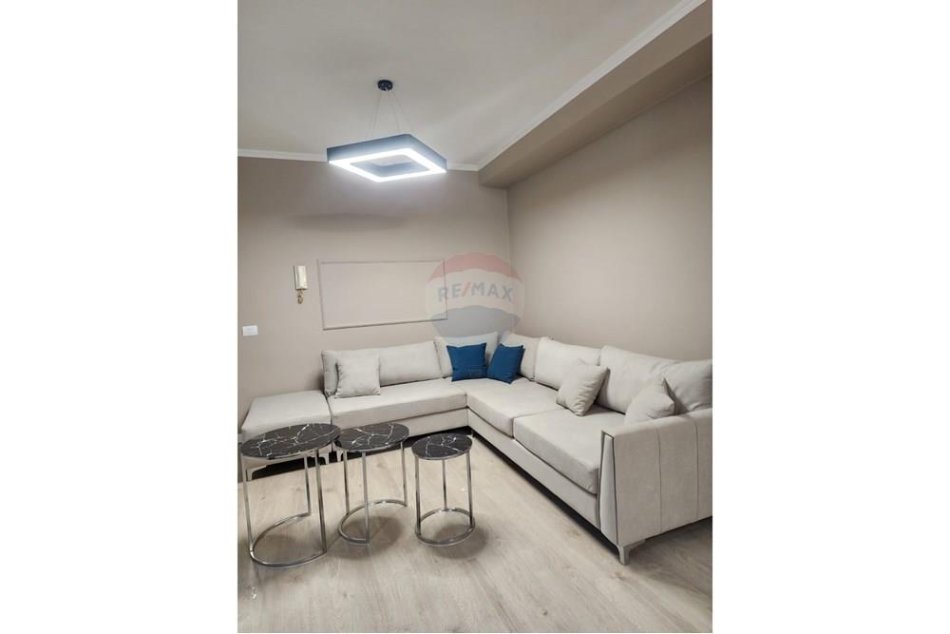Tirane, jepet me qera apartament 2+1 Kati 3, 80 m² 750 € (Kopshti botanik)