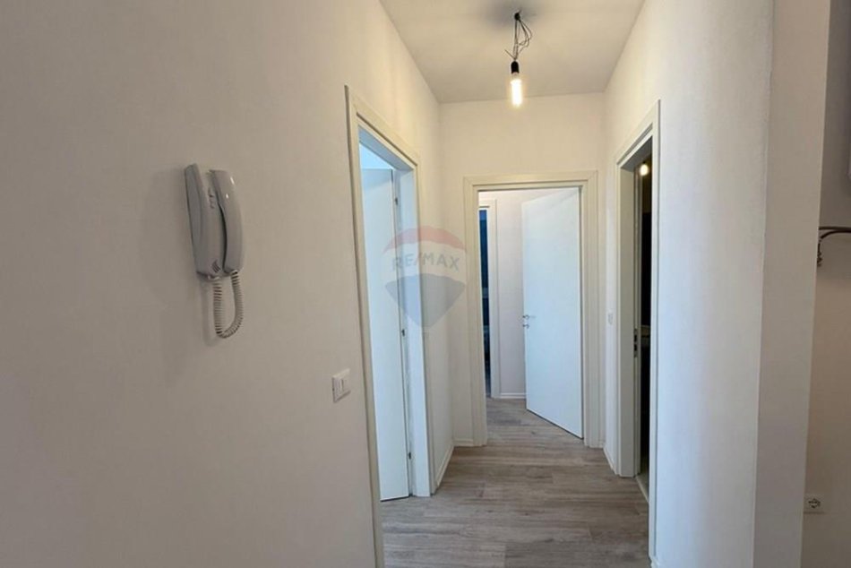 Tirane, jepet me qera apartament 2+1 Kati 2, 90 m² 300 € (Univers city)