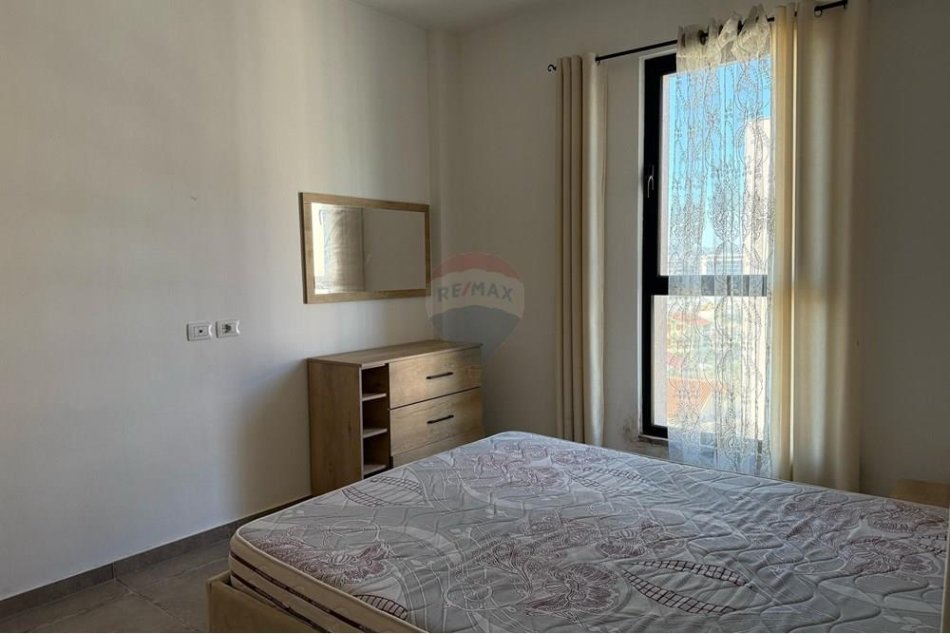 Tirane, jepet me qera apartament 1+1 , 60 m² 400 € (Tirana entry)