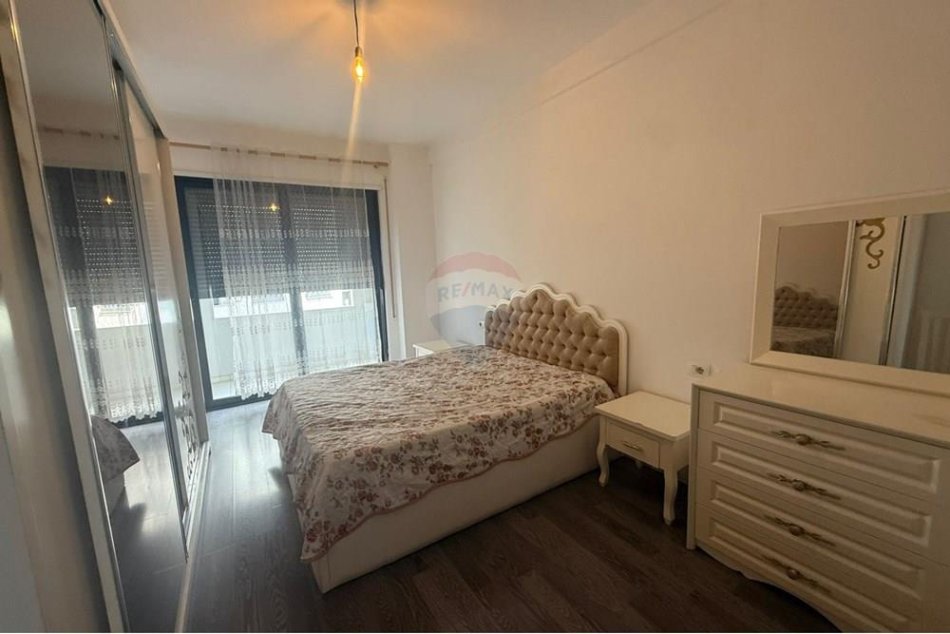 Tirane, jepet me qera apartament 2+1 , 80 m² 550 € (Astir)