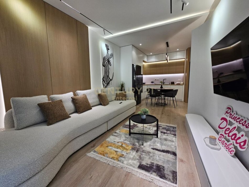 Tirane, jepet me qera apartament 2+1 Kati 3, 95 m² 1,400 € (Rruga Kosovareve)