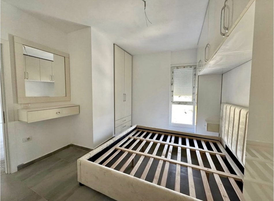 Tirane, jepet me qera apartament 1+1+Ballkon Kati 2, 62 m² 400 € (Rruga Pasho Hysa)