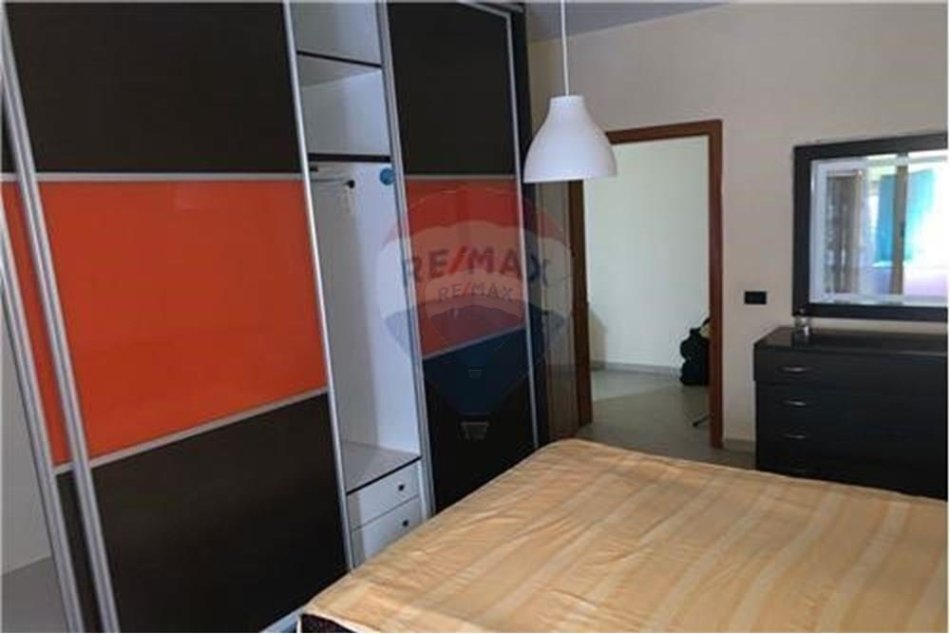 Tirane, jepet me qera apartament 2+1 , 90 m² 400 € (Astir)