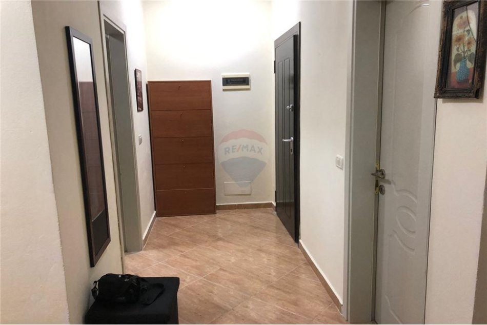 Tirane, jepet me qera apartament 2+1 , 90 m² 450 € (Astir)
