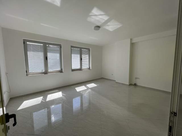 Tirane, jepet me qera apartament Kati 2, 134 m² 1.100 Euro (qender)
