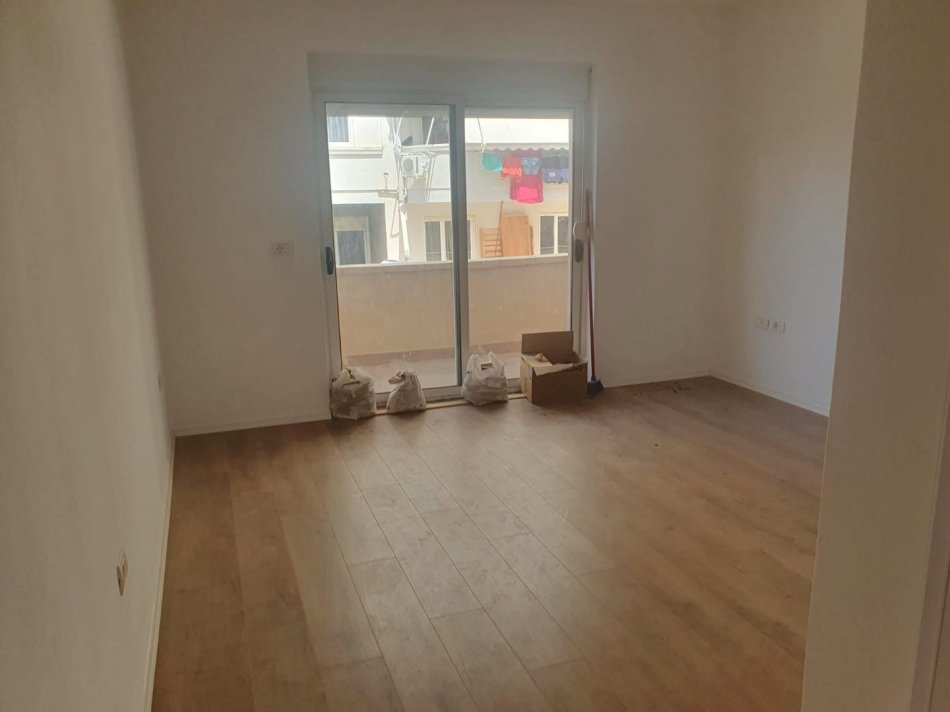 Tirane, shes apartament 2+1+Aneks+Ballkon Kati 3, 80 m² 139.000 € (Brryli)