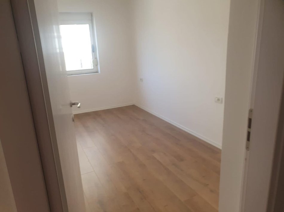 Tirane, shes apartament 2+1+Aneks+Ballkon Kati 3, 80 m² 139.000 € (Brryli)