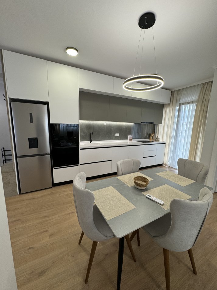 Tirane, jepet me qera apartament 2+1 Kati 6, 121 m² 1.200 € (Rruga e Durresit)