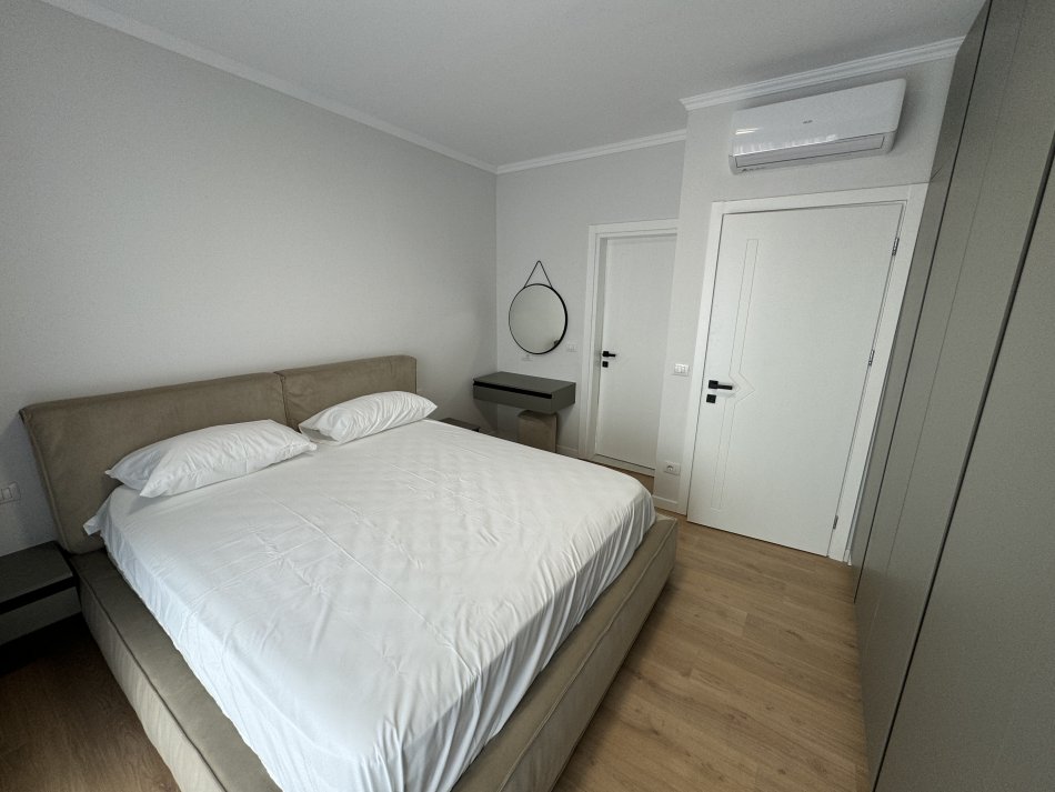 Tirane, jepet me qera apartament 2+1 Kati 6, 120 m² 1.200 € (Rruga e Durrsit)