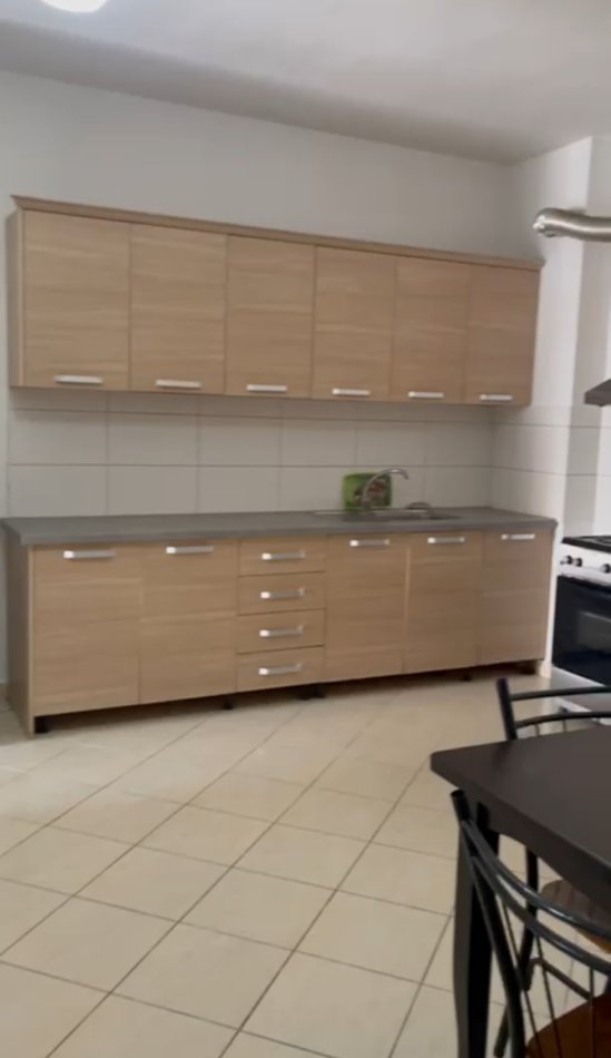 Tirane, jepet me qera apartament 2+1+Ballkon Kati 8, 110 m² 460 € (Astir,Bar Oslo)