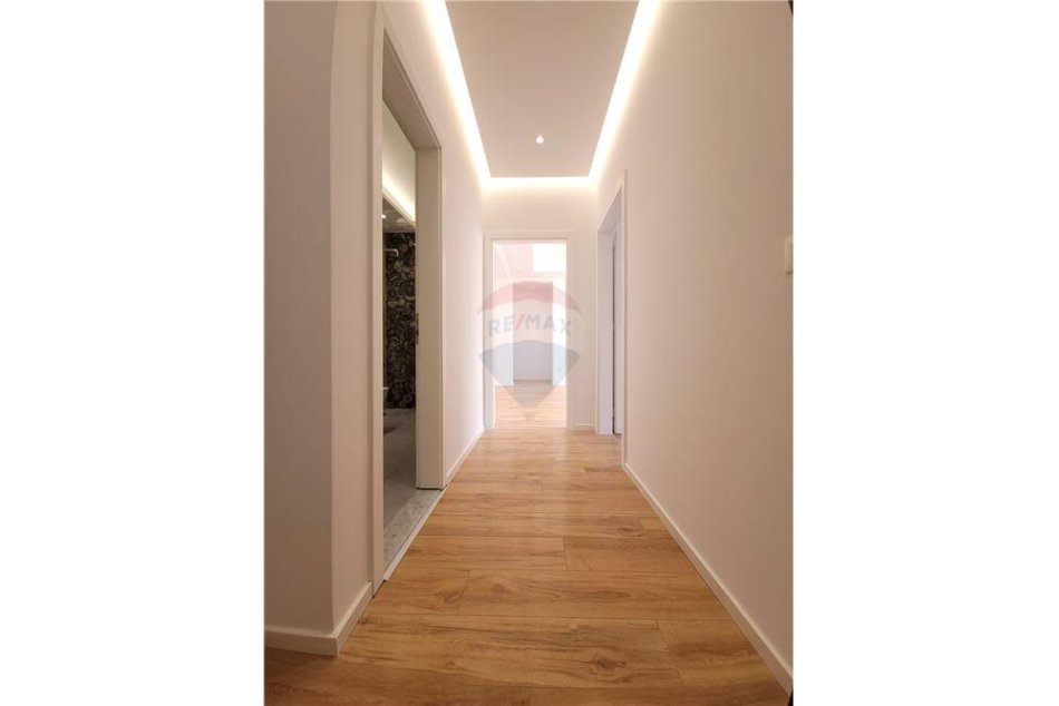 Tirane, shitet apartament 2+1 Kati 7, 94 m² 210.000 € (Rruga e Durresit)