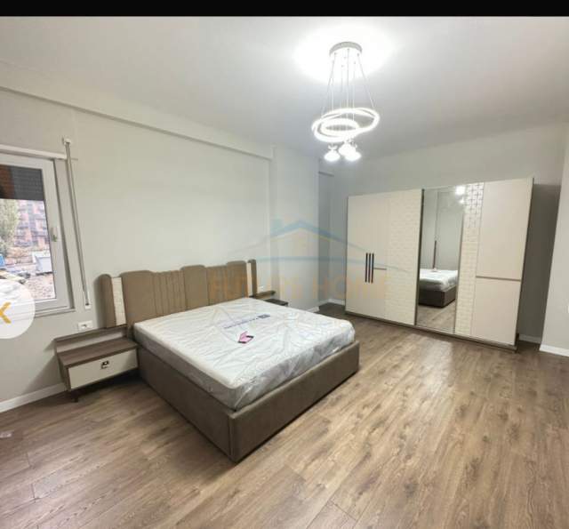 Tirane, jepet me qera apartament 2+1 Kati 2, 120 m² 800 Euro (Komuna Parisit . Kika1)