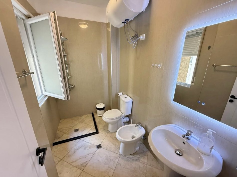 📣 QERA SUPER Apartament 2+1 Me 2 Tualete 📍 Prane Piceri Pavarotit , Tek Kopeshti Botanik ✨