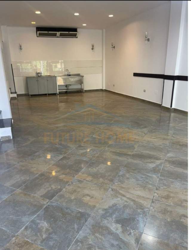 Tirane, jepet me qera ambjent biznesi Kati 0, 70 m² 600 Euro (Pran Spitalit Traumes)