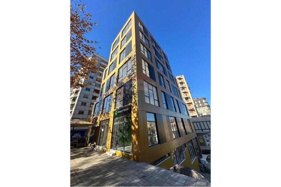 Tirane, jepet me qera ambjent biznesi Kati 3, 150 m² 3.000 € (QIRA AMBIENT PER ZYRA, USLUGA!)