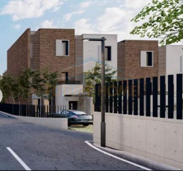 Tirane, shitet apartament duplex 264 m² 0 Euro (Teg Tiran)