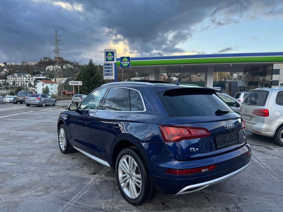 Tirane, shes makine Audi Q5 Benzin, blu e errët automatik 118.468 km 24.000 €