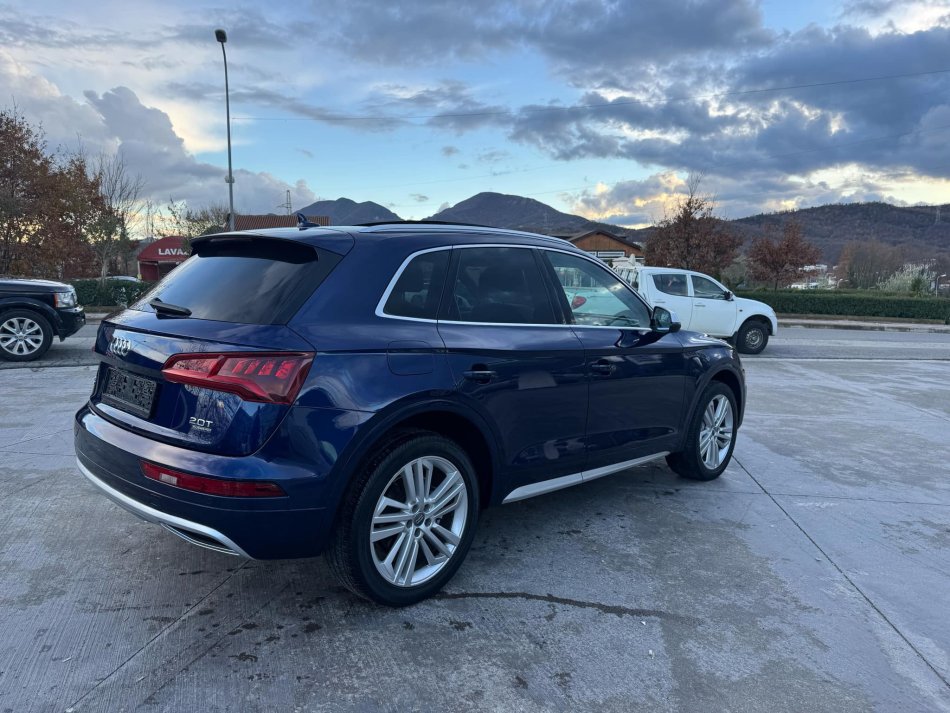 Tirane, shes makine Audi Q5 Benzin, blu e errët automatik 118.468 km 24.000 €