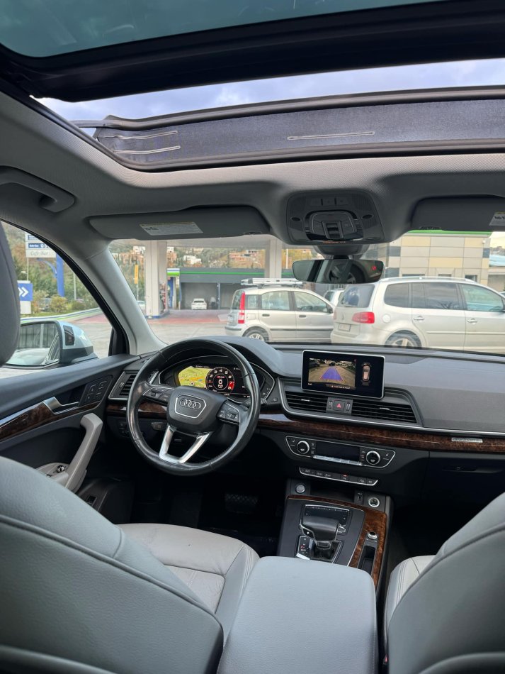 Tirane, shes makine Audi Q5 Benzin, blu e errët automatik 118.468 km 24.000 €