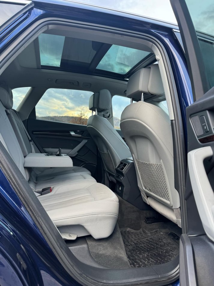 Tirane, shes makine Audi Q5 Benzin, blu e errët automatik 118.468 km 24.000 €