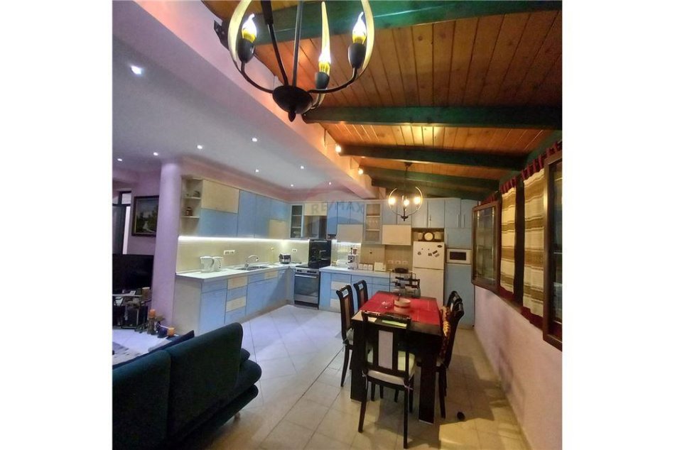 Tirane, jepet me qera apartament 2+1 , 80 m² 600 € (Don bosko)