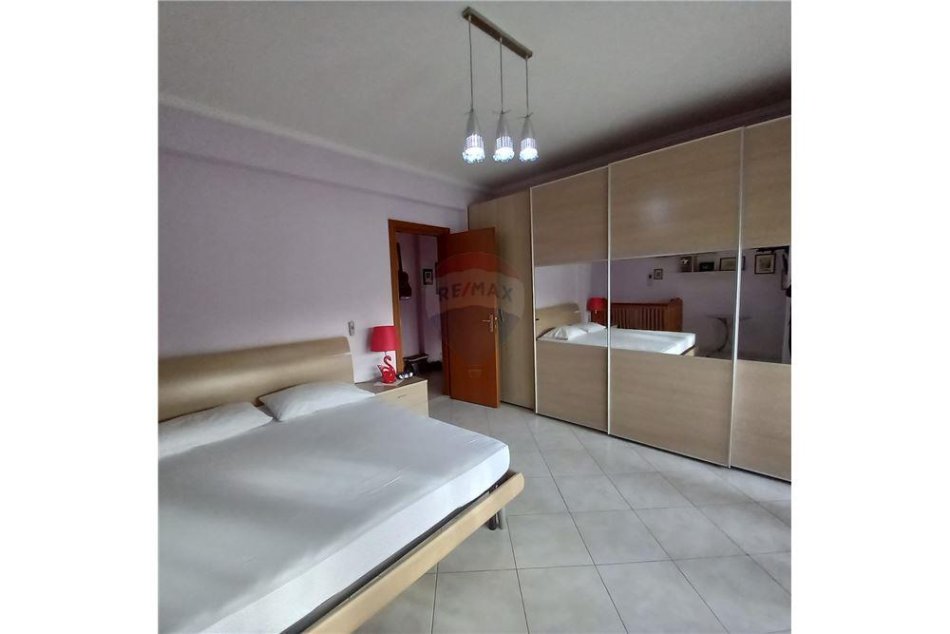 Tirane, jepet me qera apartament 2+1 , 80 m² 600 € (Don bosko)