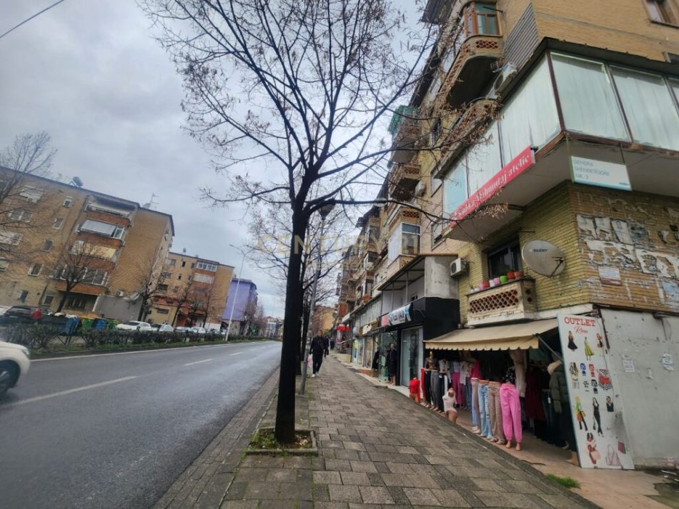 Tirane, shitet ambjent biznesi Kati 2, 150.000 m² 150.000 € (Te Brryli)
