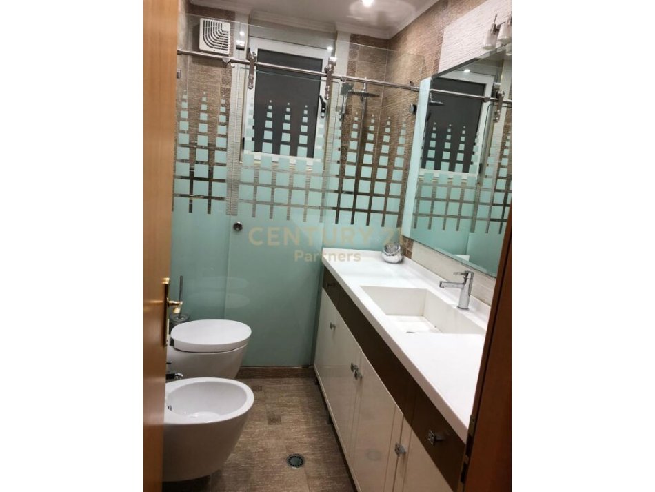 Tirane, shitet apartament 2+1 Kati 6, 310.000 m² 310.000 € (Komuna e Parisit)