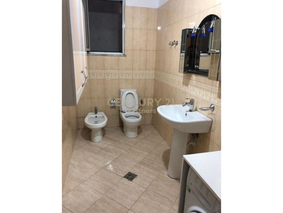 Tirane, shitet apartament 2+1 Kati 6, 310.000 m² 310.000 € (Komuna e Parisit)