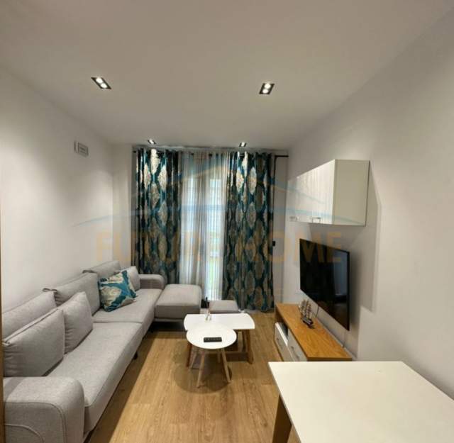 Tirane, jepet me qera apartament 1+1 Kati 1, 600 m² 650 Euro (Rezidenca Sofia)