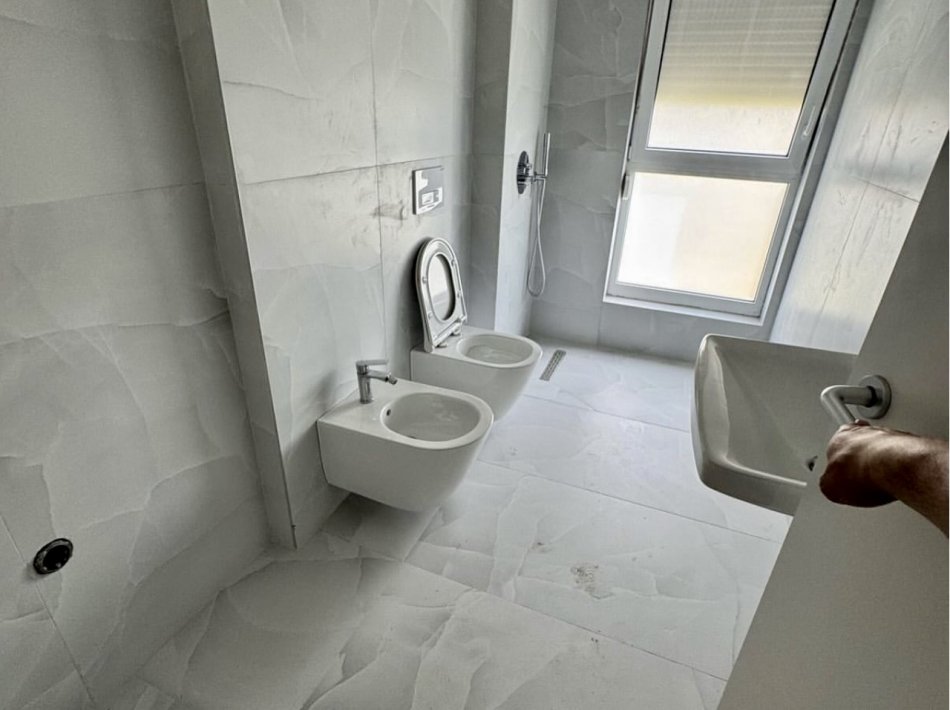 Tirane, jepet me qera apartament 1+1+Ballkon Kati 5, 58 m² 400 € (Kompleksi Kaimi , Ali Dem)