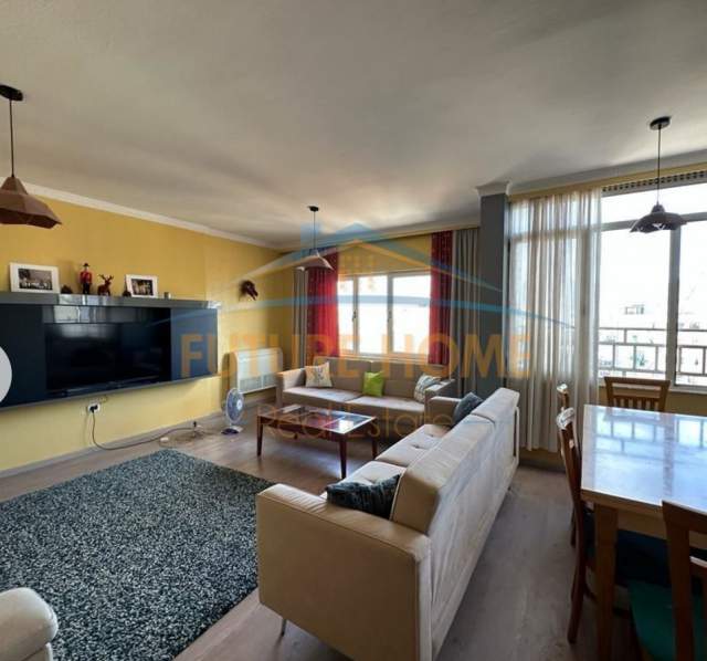 Tirane, shitet apartament 2+1 Kati 10, 131 m² 240.000 Euro (Komuna e Parisit, pran lulishtes)
