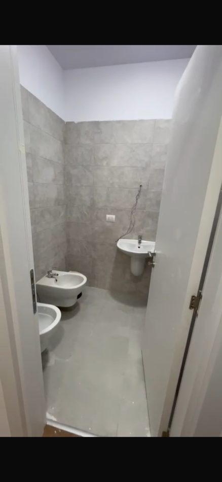 Tirane, jepet me qera apartament 1+1+Ballkon Kati 2, 60 m² 350 € (Univers City I Sapomobiluar)