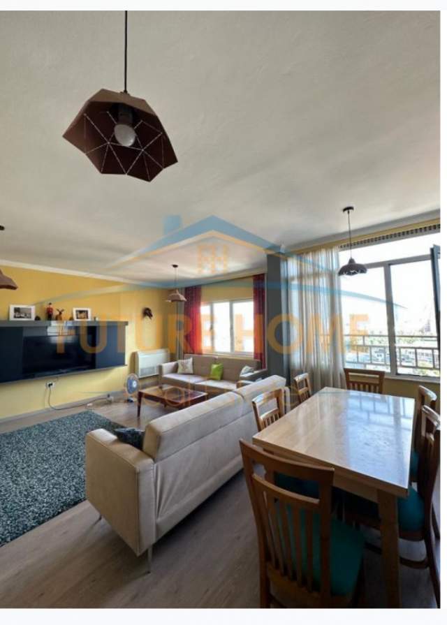 Tirane, shitet apartament 2+1 Kati 10, 131 m² 240.000 Euro (Komuna e Parisit, pran lulishtes)