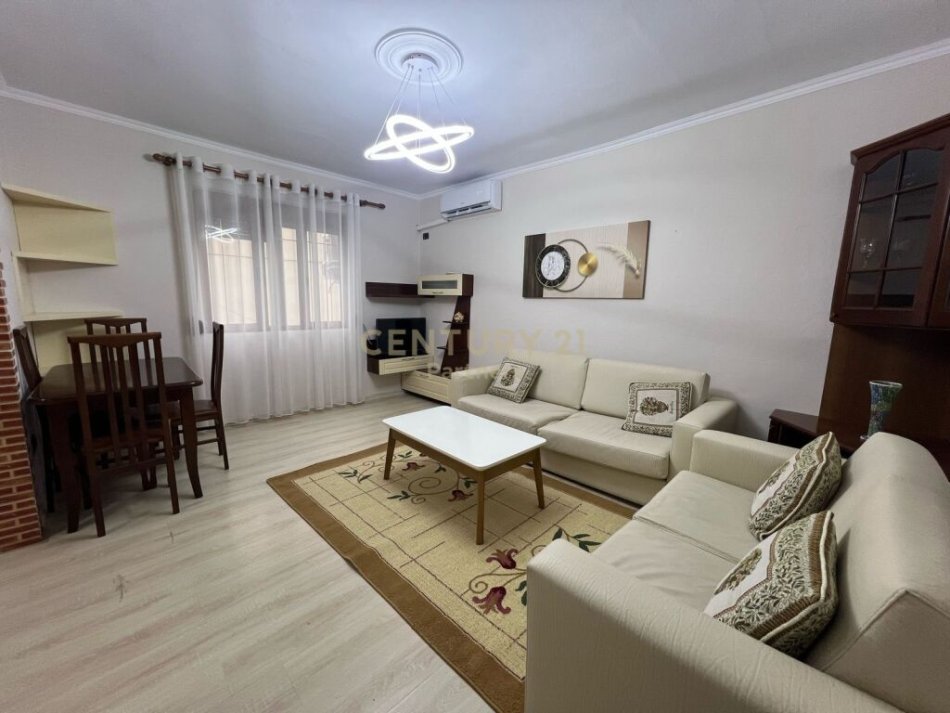 Tirane, jepet me qera apartament 1+1 Kati 3, 60 m² 500 € (Ish Parku)