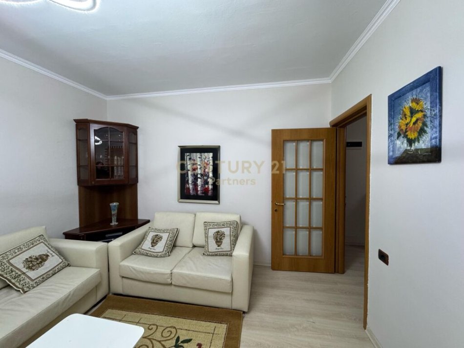 Tirane, jepet me qera apartament 1+1 Kati 3, 60 m² 500 € (Ish Parku)