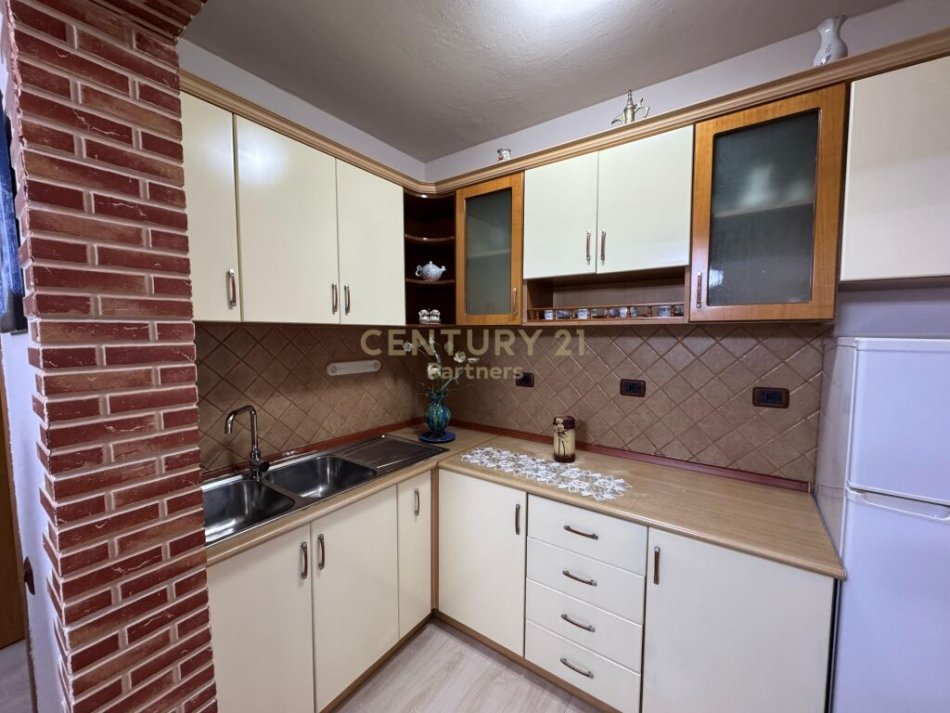 Tirane, jepet me qera apartament 1+1 Kati 3, 60 m² 500 € (Ish Parku)