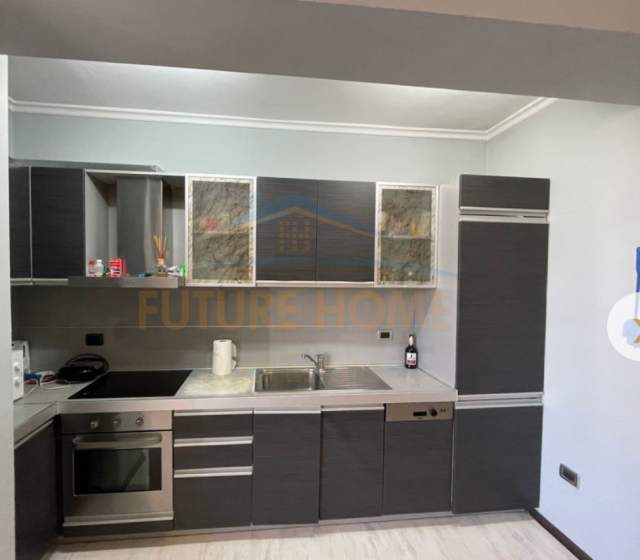 Tirane, jepet me qera apartament 2+1 Kati 2, 110 m² 700 Euro (Ish Ekspozita)