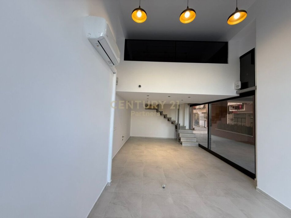 Tirane, jepet me qera ambjent biznesi Kati 1, 69 m² 1.200 € (Përballë Spitalit Amerikan 3)