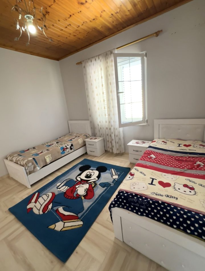 Tirane, jepet me qera Vile 3+1+Aneks+Ballkon Kati 2, 174 m² 750 € (Mbi Kompleksin Marga Kontakt)